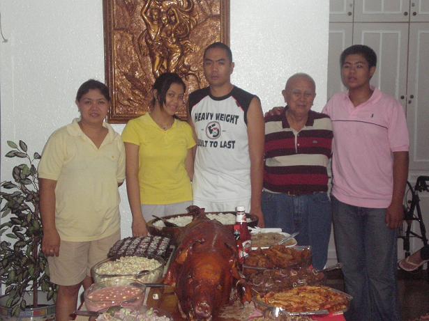 mama ivy,,me danna,,,papa edward,,,tatay acoy,,zach (wala si nanay nating kc nasa room sla ni lola loming)